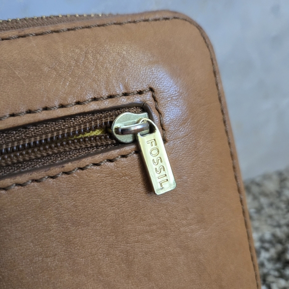 Fossil Tan Leather Women's Wallet - Picture 4 of 11
